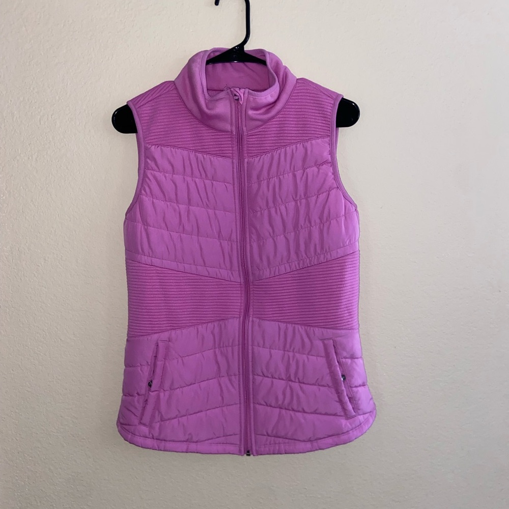 Tek-Gear athletic sleeveless Vest workout out door active wear top cute jacket